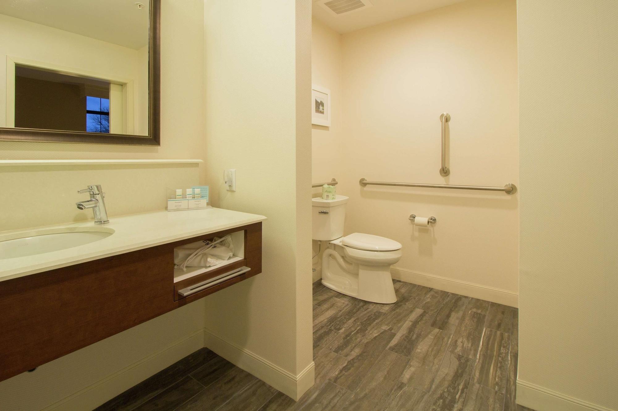 Hampton Inn & Suites Cazenovia, Ny Bagian luar foto