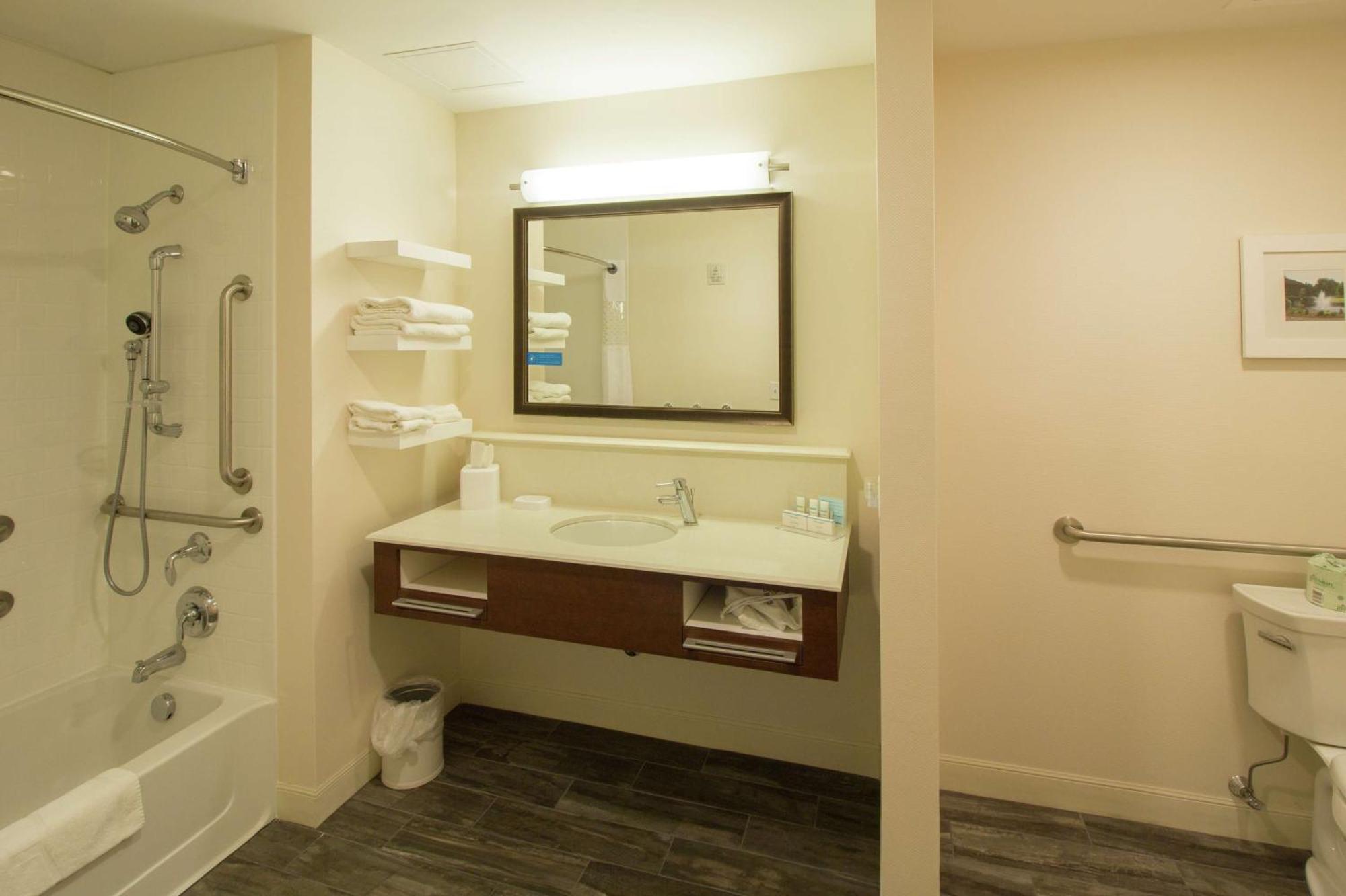 Hampton Inn & Suites Cazenovia, Ny Bagian luar foto