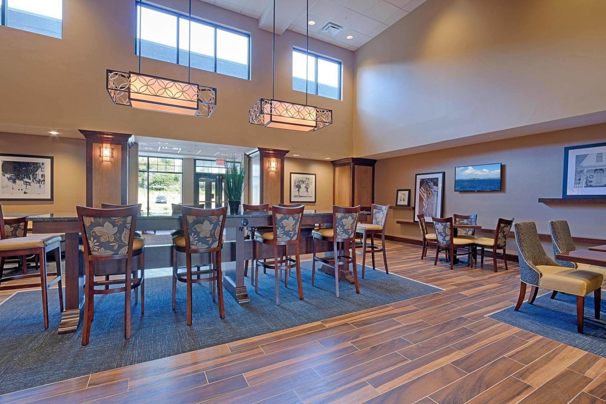 Hampton Inn & Suites Cazenovia, Ny Bagian luar foto